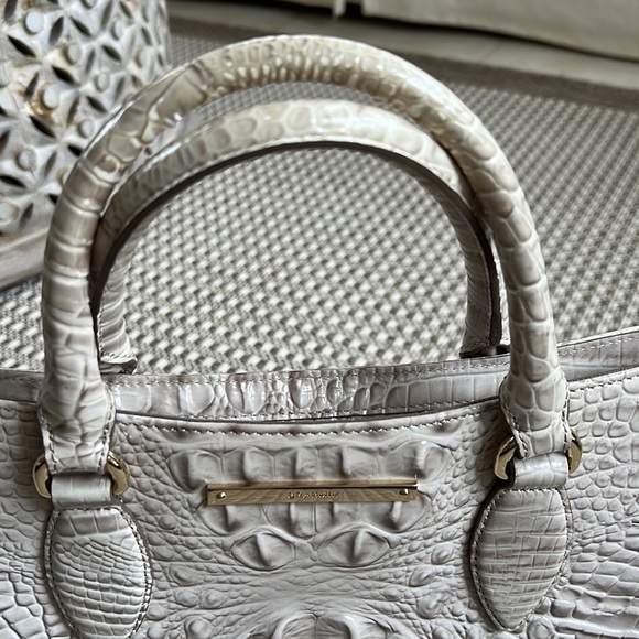 Cream / light grey tones Melbourne Brahmin bag with shoulder strap and handles. - Picture 8 of 9